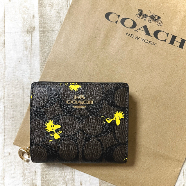 COACH(コーチ)の新品未使用 コーチ ウッドストック スヌーピー ブラウン シグネチャー ミニ財布 レディースのファッション小物(財布)の商品写真