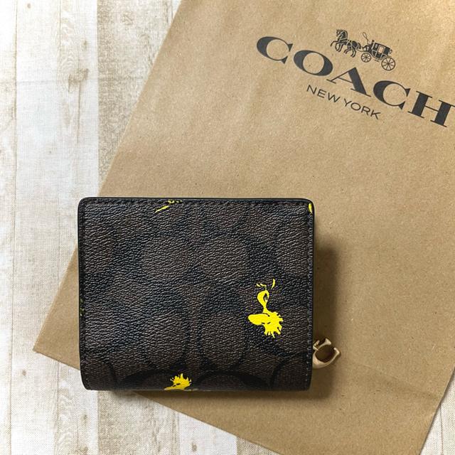 COACH(コーチ)の新品未使用 コーチ ウッドストック スヌーピー ブラウン シグネチャー ミニ財布 レディースのファッション小物(財布)の商品写真