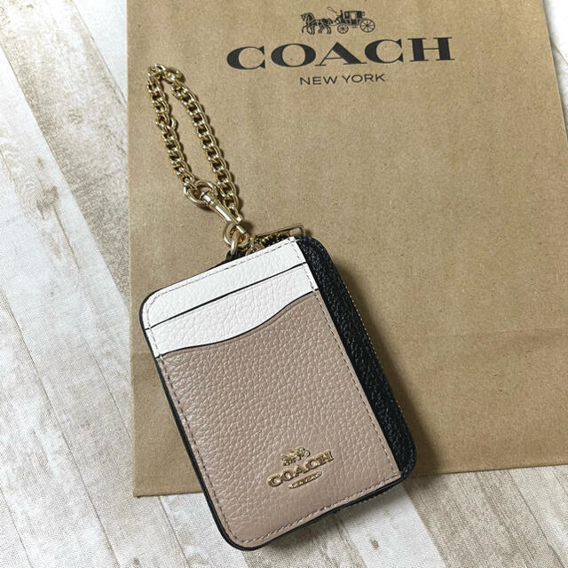 COACH(コーチ)の新品未使用 コーチ ベージュ ブラック チェーン ロゴ カード・コインケース レディースのファッション小物(コインケース)の商品写真