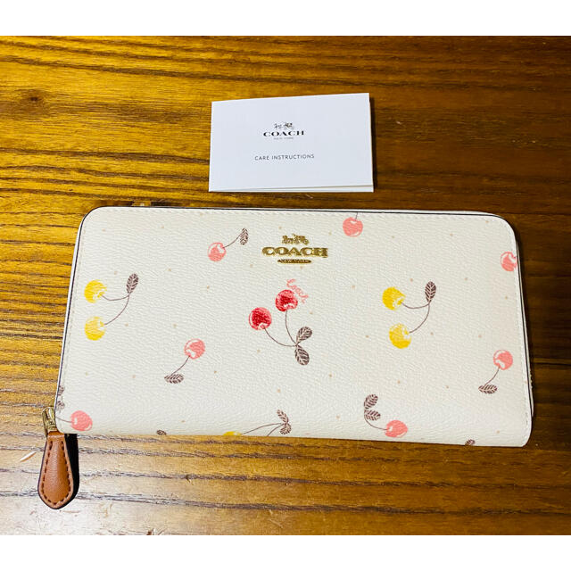 COACH コーチ　長財布　さくらんぼ柄