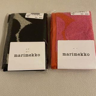 マリメッコ(marimekko)のマリメッコ marimekko ミニタオル ウニッコ　unikko ブラック　赤(ハンカチ)