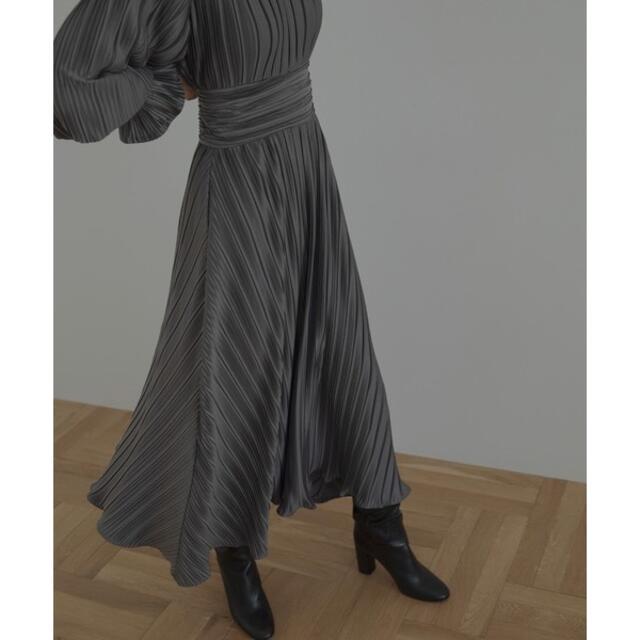 rienda(リエンダ)のMIELI INVARIANT  Verona Pleat Dress レディースのワンピース(ロングワンピース/マキシワンピース)の商品写真