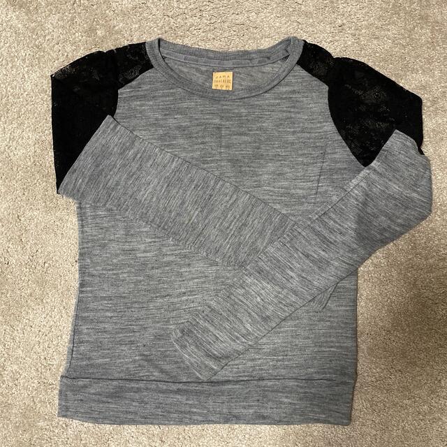 ZARA(ザラ)のザラ　レース付きグレー長袖Tシャツ　 レディースのトップス(Tシャツ(長袖/七分))の商品写真