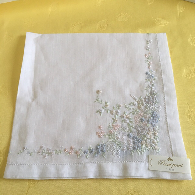 ポワンポワン　ベトナム手刺繍ハンカチ