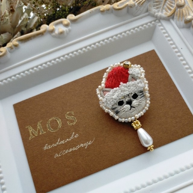 クリスマス限定☆サンタ帽の猫 刺繍ブローチ 三男♡の通販 by MOS. shop｜ラクマ