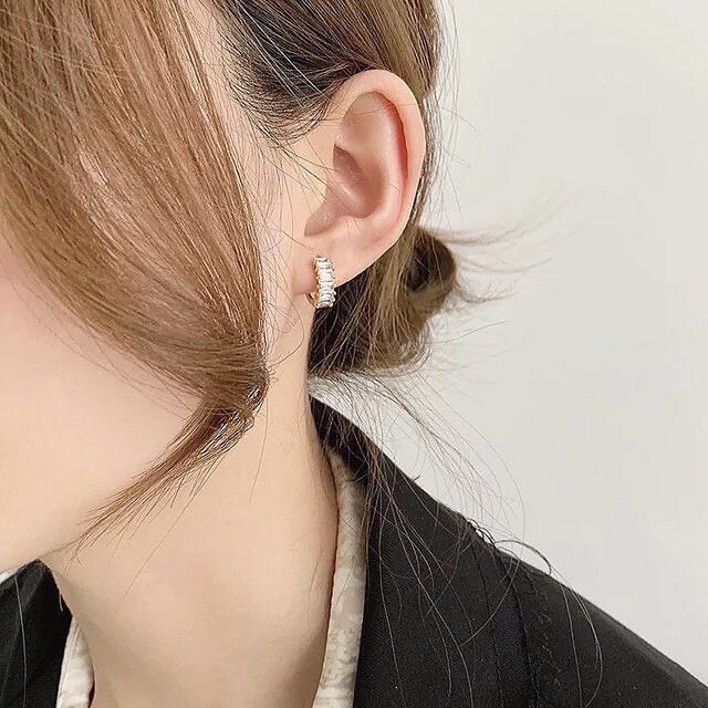 AHKAH(アーカー)のcrystal hoop pierce 18k coating レディースのアクセサリー(ピアス)の商品写真