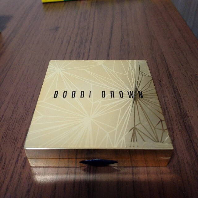 BOBBI BROWN(ボビイブラウン)のボビイブラウン リュクスイルミネイティング パウダー コスメ/美容のベースメイク/化粧品(フェイスパウダー)の商品写真
