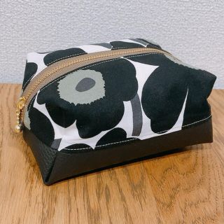 マリメッコ(marimekko)のマリメッコ ハンドメイド ファスナーポーチ(ポーチ)