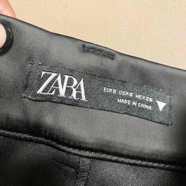 ZARA(ザラ)のZARA ザラ　Aラインサテンパンツ　ブラック レディースのパンツ(ショートパンツ)の商品写真