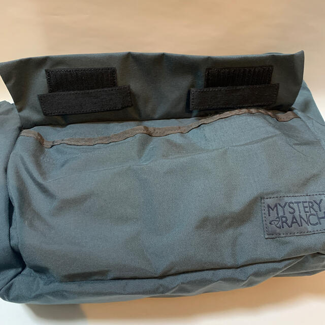MYSTERY RANCH(ミステリーランチ)のMYSTERY RANCH ミステリーランチ　ショルダーバッグ　グレー メンズのバッグ(ショルダーバッグ)の商品写真