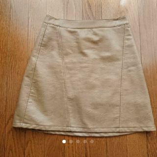 ザラ(ZARA)の【ZARA】フェイクレザーのスカート♡(ひざ丈スカート)