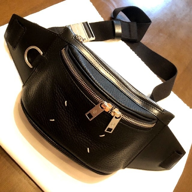 Maison Martin Margiela(マルタンマルジェラ)の日本国内正規品 メゾンマルジェラ レザー 4ステッチバムバッグ メンズのバッグ(ボディーバッグ)の商品写真