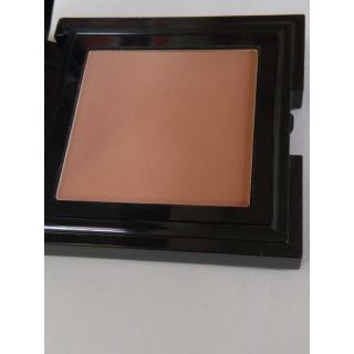 ボビイブラウン(BOBBI BROWN)のボビイ ブラウンBOBBI BROWN イルミネイティング ブロンジング パウダ(チーク)