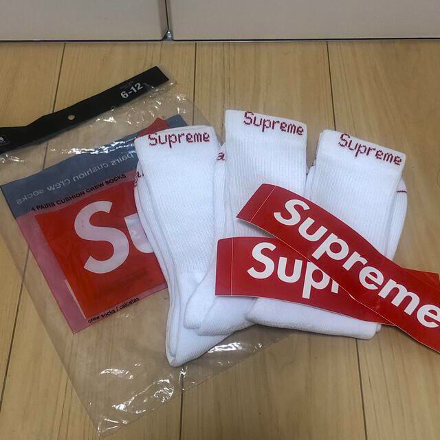 Supreme(シュプリーム)の未使用　supreme 靴下 ソックス 3足 ステッカー 2枚付き メンズのレッグウェア(ソックス)の商品写真