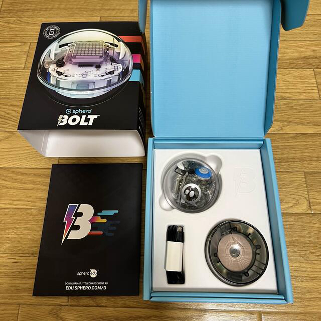 スフイロ　ボルト【sphero BOLT】とスフイロ　ミニのセット エンタメ/ホビーのおもちゃ/ぬいぐるみ(トイラジコン)の商品写真