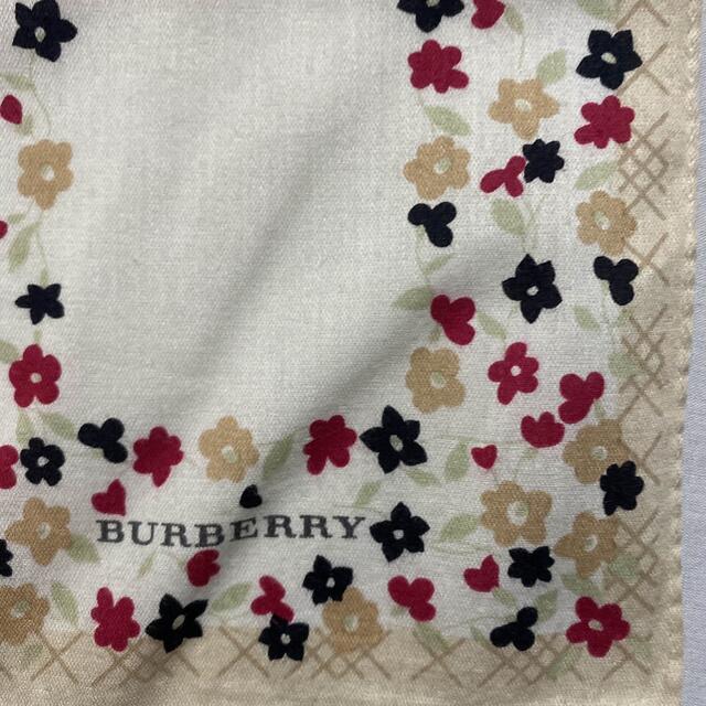 BURBERRY(バーバリー)のバーバリー　ハンカチ　中古品　花柄　#1272 レディースのファッション小物(ハンカチ)の商品写真