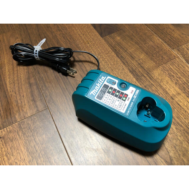 Makita(マキタ)のマキタ　コードレス掃除機　CL100D（ 日本製 ） スマホ/家電/カメラの生活家電(掃除機)の商品写真