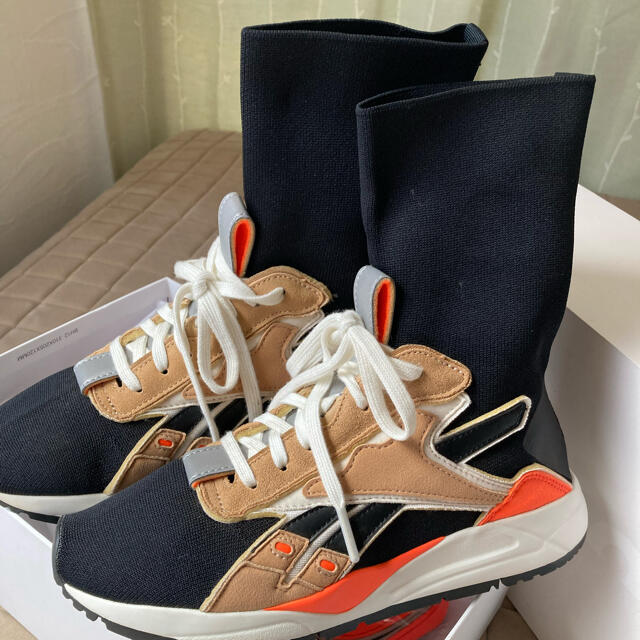 Reebok(リーボック)のreebok CLASSIC x VICTORIA BECKHAM レディースの靴/シューズ(スニーカー)の商品写真