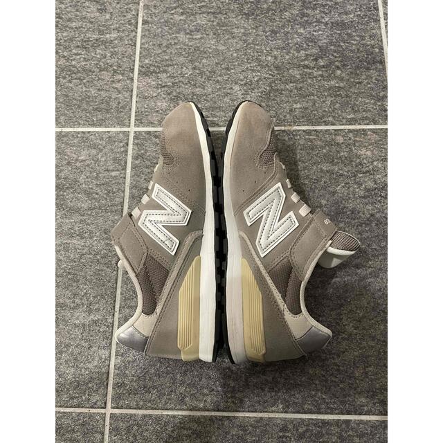 New Balance(ニューバランス)の売約済★ニューバランス キッズ ジュニア 996 YV996  キッズ/ベビー/マタニティのキッズ靴/シューズ(15cm~)(スニーカー)の商品写真