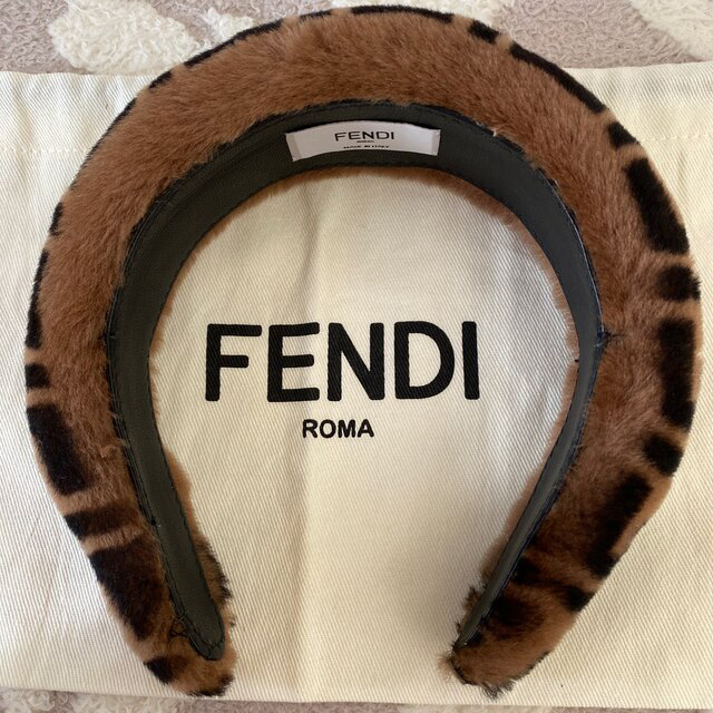 FENDI(フェンディ)のFENDI シープファー カチューシャ レディースのヘアアクセサリー(カチューシャ)の商品写真