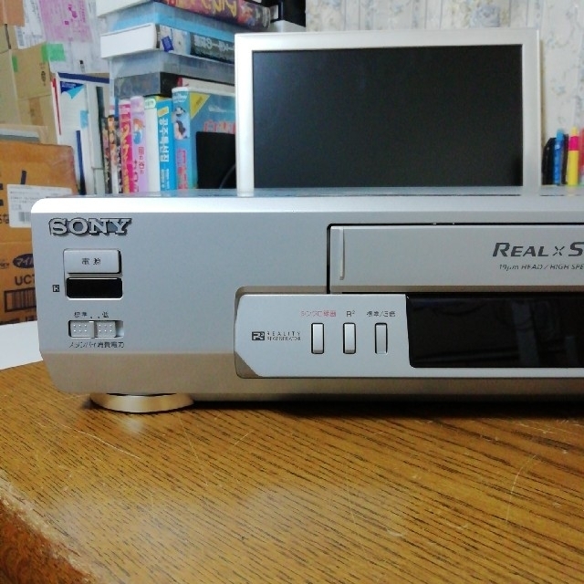 SONY(ソニー)のSONY VHSレコーダー【SLV-R150】 スマホ/家電/カメラのテレビ/映像機器(その他)の商品写真