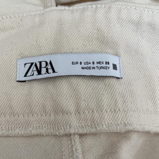ZARA(ザラ)のZARA ザラ　ホワイトデニムサロペットスカート　オフホワイトS レディースのワンピース(ひざ丈ワンピース)の商品写真