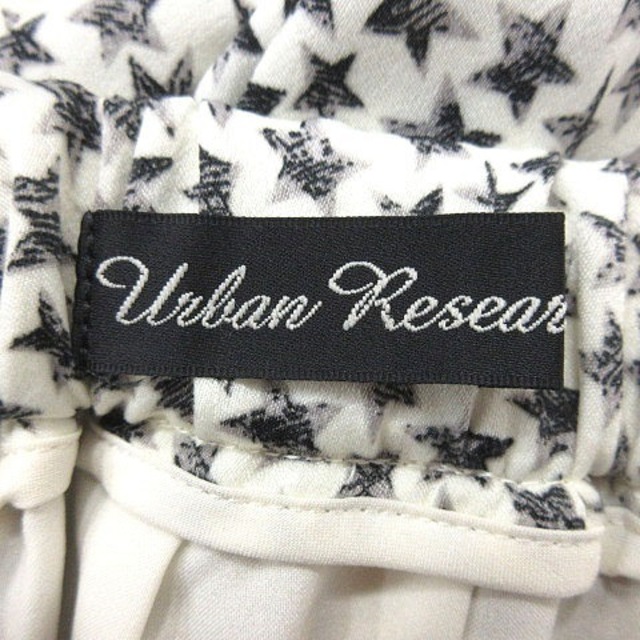 URBAN RESEARCH(アーバンリサーチ)のアーバンリサーチ フレアスカート ひざ丈 総柄 星柄 F アイボリー 黒 グレー レディースのスカート(ひざ丈スカート)の商品写真