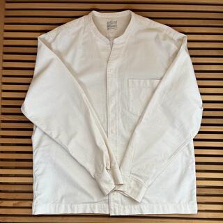 ムジルシリョウヒン(MUJI (無印良品))の無印良品　洗いざらしオックススタンドオープンカラーシャツ　紳士Ｌ・生成(シャツ)
