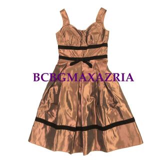 ビーシービージーマックスアズリア(BCBGMAXAZRIA)の処分セール　新品　BCBGMAXAZRIA ブラウン　サテン　ワンピース　ドレス(ひざ丈ワンピース)