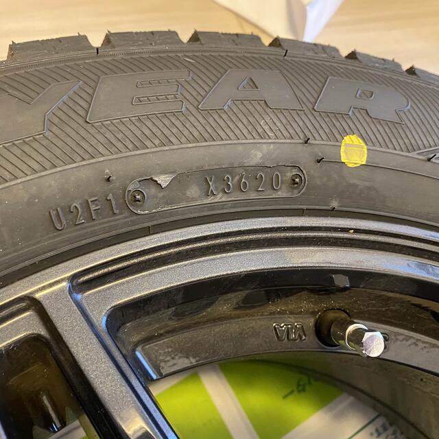 Goodyear(グッドイヤー)のVWザビートル　スタッドレス　ホイルセット２１５/６０R16 自動車/バイクの自動車(タイヤ・ホイールセット)の商品写真