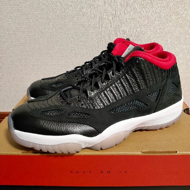 ジョーダン11 ロー ブレッドjordan11 bred