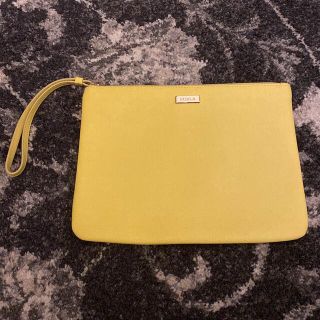 フルラ(Furla)の【FURLA】イエロークラッチで(クラッチバッグ)