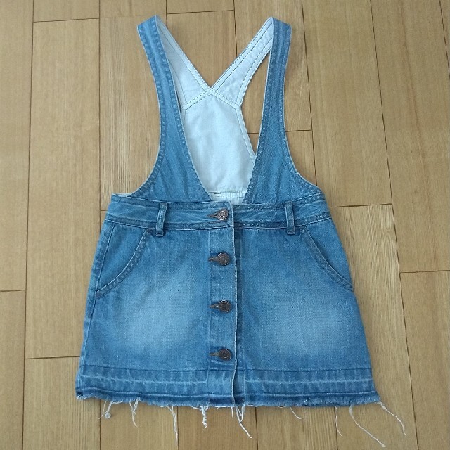 GU(ジーユー)の110 GU ジャンパースカート デニム キッズ/ベビー/マタニティのキッズ服女の子用(90cm~)(スカート)の商品写真