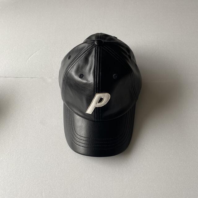 Supreme(シュプリーム)のPALACE フェイクレザーキャップ　パレス メンズの帽子(キャップ)の商品写真