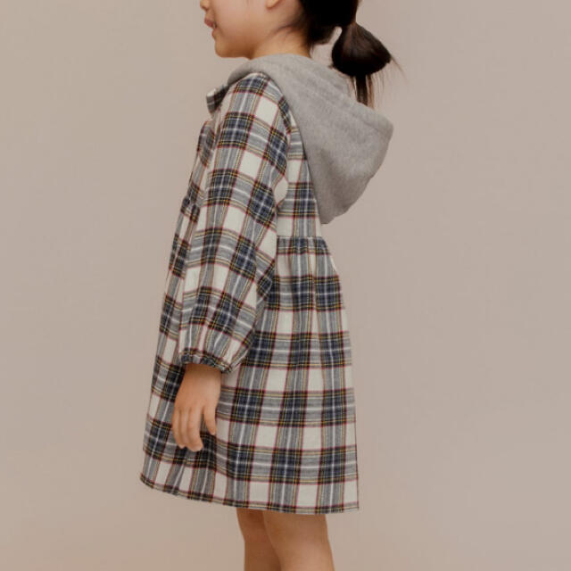 ZARA(ザラ)のZARA コントラスト　フード　チェックワンピース キッズ/ベビー/マタニティのキッズ服女の子用(90cm~)(ワンピース)の商品写真