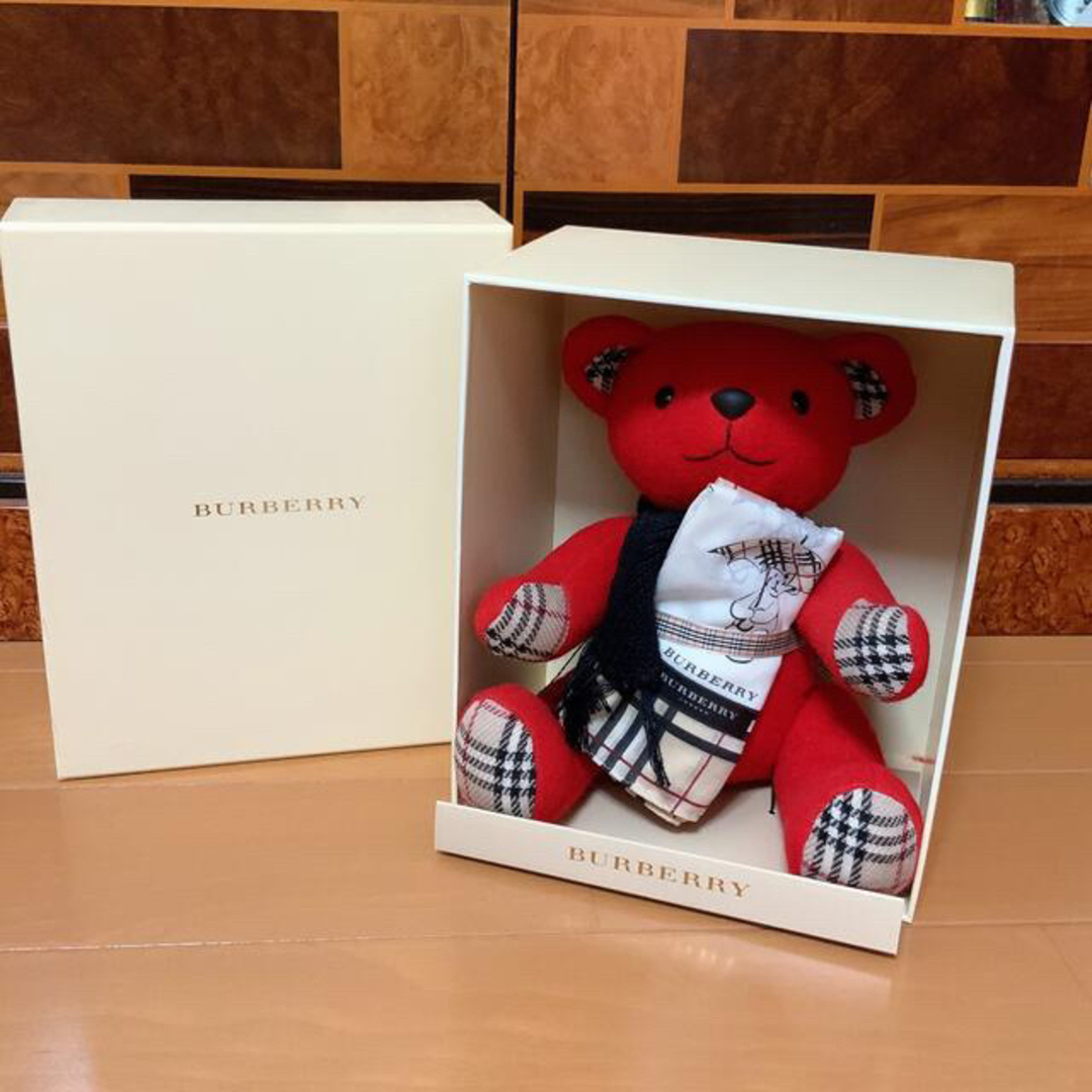 BURBERRY(バーバリー)のバーバリー　赤テディベア　ハンカチセット　お箱付き　未使用品 レディースのファッション小物(ハンカチ)の商品写真