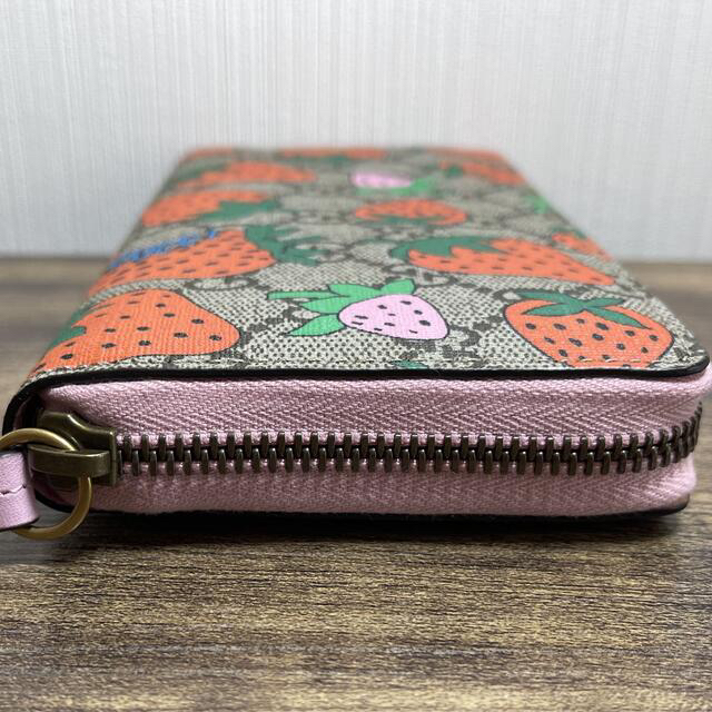 超高品質で人気の Gucci - ☆超レアアイテム☆ GUCCI いちご 長財布