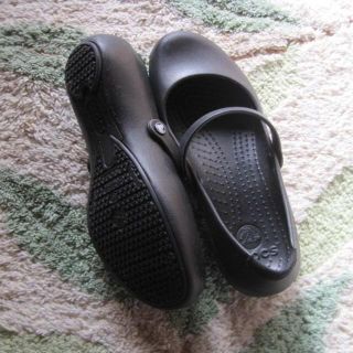 クロックス(crocs)の美品　W7　クロックスアリスワーク　黒　１足(ハイヒール/パンプス)