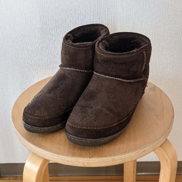 Minnetonka(ミネトンカ)のムートンブーツ ミネトンカ サイズ7 ブラウン レディースの靴/シューズ(ブーツ)の商品写真