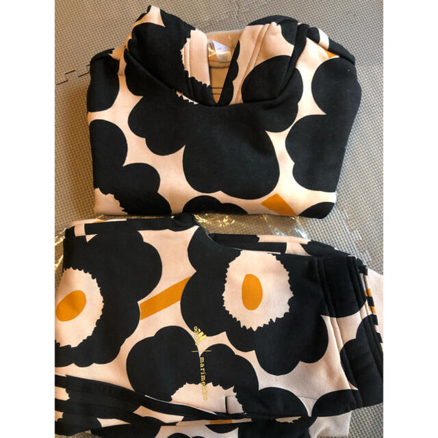 marimekko(マリメッコ)のマリメッコ ×アディダス　キッズジャージ　130センチ キッズ/ベビー/マタニティのキッズ服男の子用(90cm~)(パンツ/スパッツ)の商品写真