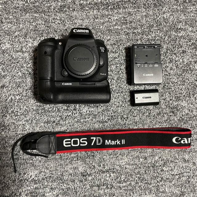 Canon(キヤノン)の[専用商品]Canon EOS7D mark2 縦グリップ付き スマホ/家電/カメラのカメラ(デジタル一眼)の商品写真