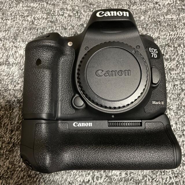 Canon(キヤノン)の[専用商品]Canon EOS7D mark2 縦グリップ付き スマホ/家電/カメラのカメラ(デジタル一眼)の商品写真