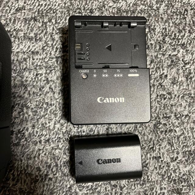 Canon(キヤノン)の[専用商品]Canon EOS7D mark2 縦グリップ付き スマホ/家電/カメラのカメラ(デジタル一眼)の商品写真