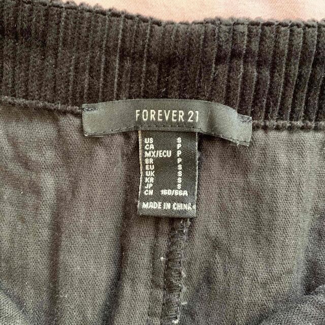 FOREVER 21(フォーエバートゥエンティーワン)のforever21 コーデュロイ　ショートスカート　ブラック　ミニスカ レディースのスカート(ミニスカート)の商品写真