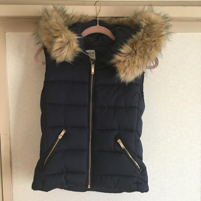 ZARA(ザラ)のZARA ツイード切り替えダウンベスト ネイビー レディースのジャケット/アウター(ダウンベスト)の商品写真