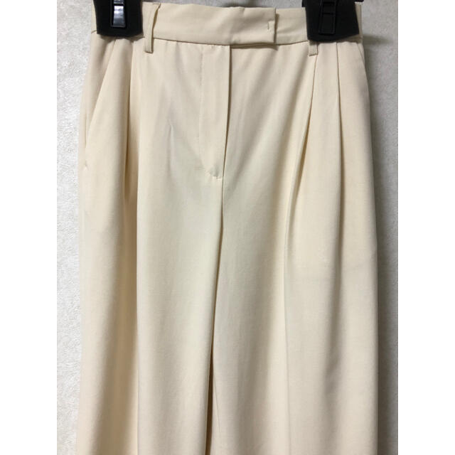 TODAYFUL(トゥデイフル)の【bibi101様　専用】 Tuck Tapered Trousers 36 レディースのパンツ(カジュアルパンツ)の商品写真