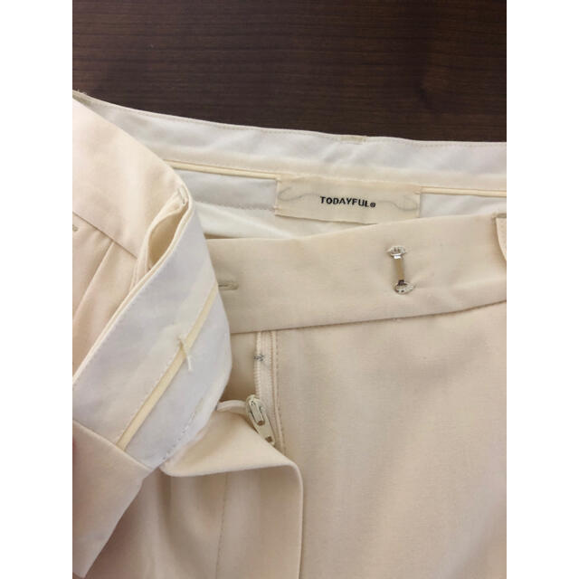 TODAYFUL(トゥデイフル)の【bibi101様　専用】 Tuck Tapered Trousers 36 レディースのパンツ(カジュアルパンツ)の商品写真
