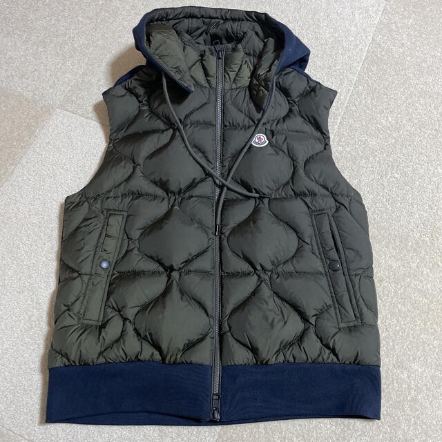 MONCLER(モンクレール)のモンクレール　ダウンベスト(M) メンズのジャケット/アウター(ダウンベスト)の商品写真