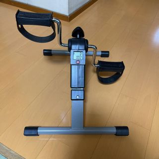 フィットネスバイク 折りたたみ ミニ カウント機能付き 脚痩せ(トレーニング用品)