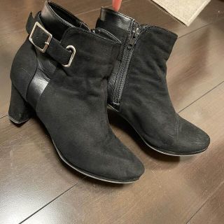 ザラ(ZARA)のショートブーツ　スエード　23 23.5 used 中古　黒　ヒール　秋冬　脚長(ブーツ)